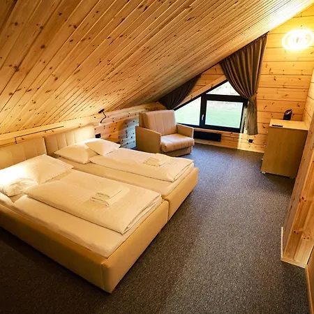 Elis ולקה לומניקה